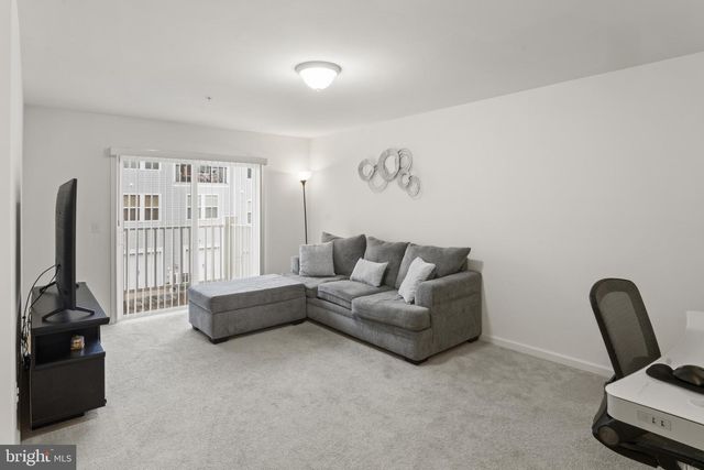 16894 PORTERS INN DR, Dumfries, VA 22026