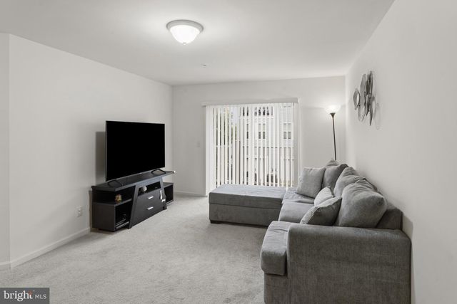 16894 PORTERS INN DR, Dumfries, VA 22026