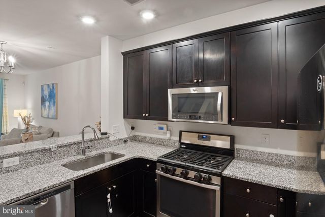 16894 PORTERS INN DR, Dumfries, VA 22026