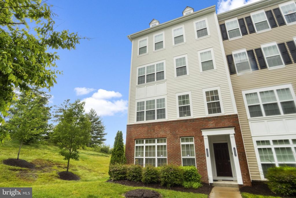 16894 PORTERS INN DR, Dumfries, VA 22026