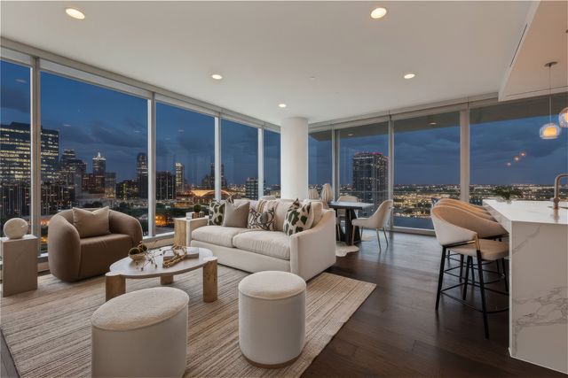 3130 N Harwood Street 1401, Dallas, TX 75201
