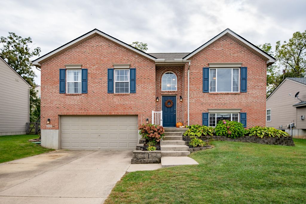 2025 Penny Lane, Hebron, KY 41048