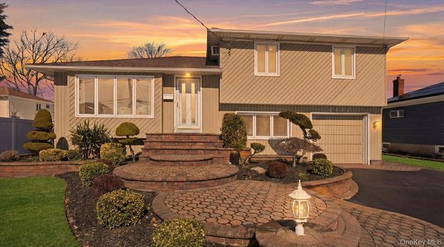 2432 Aron Drive N, Seaford, NY 11783