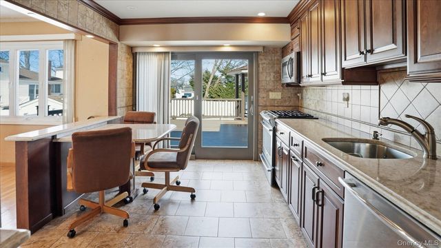 2432 Aron Drive N, Seaford, NY 11783