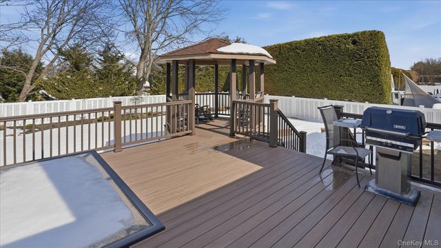 2432 Aron Drive N, Seaford, NY 11783