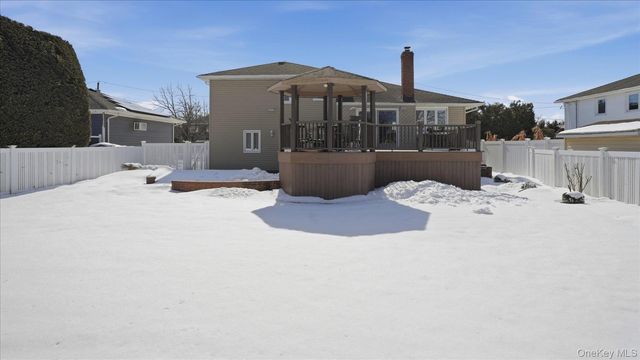 2432 Aron Drive N, Seaford, NY 11783