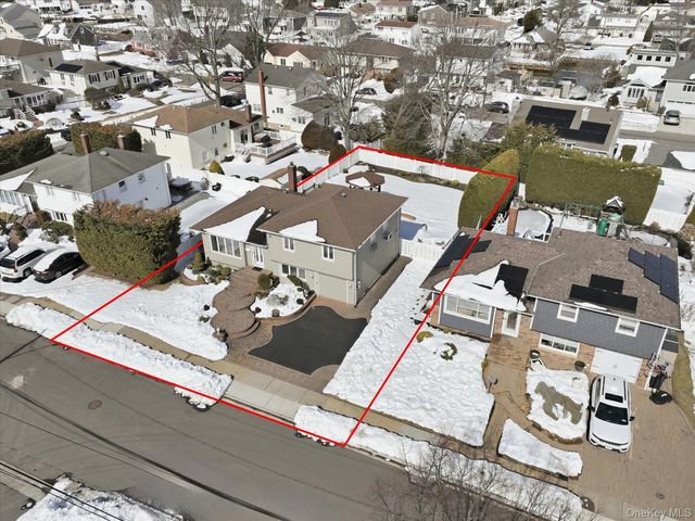 2432 Aron Drive N, Seaford, NY 11783