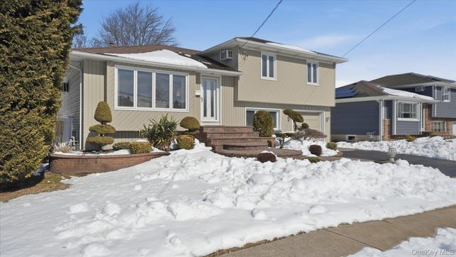 2432 Aron Drive N, Seaford, NY 11783