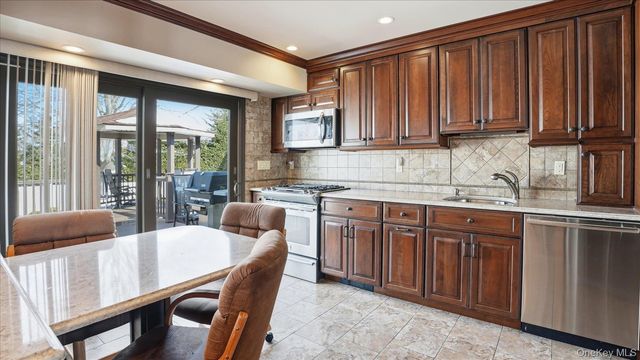 2432 Aron Drive N, Seaford, NY 11783