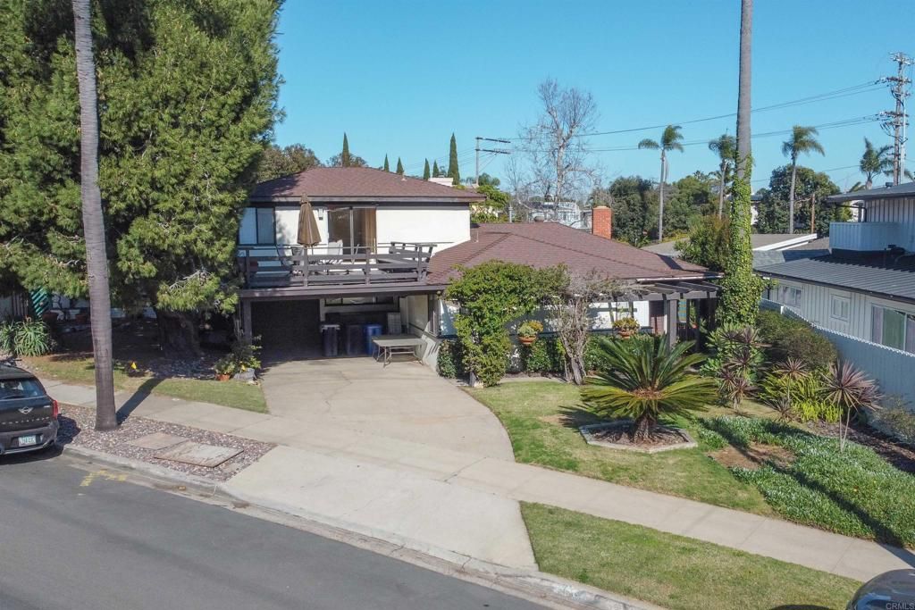 Image 2 of property listing at 1533 10th Street, Coronado, CA 92118