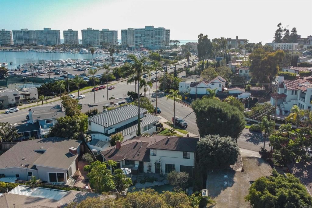 Image 4 of property listing at 1533 10th Street, Coronado, CA 92118
