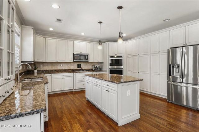 34 Rutledge Road, Marlboro, NJ 07746