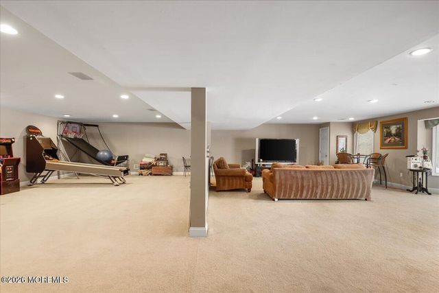 34 Rutledge Road, Marlboro, NJ 07746