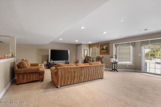 34 Rutledge Road, Marlboro, NJ 07746