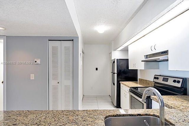 18830 NW 57th Avenue 304, Hialeah, FL 33015