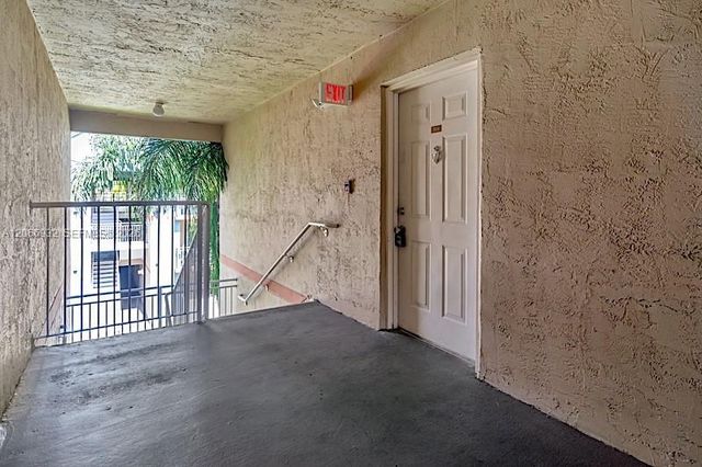 18830 NW 57th Avenue 304, Hialeah, FL 33015