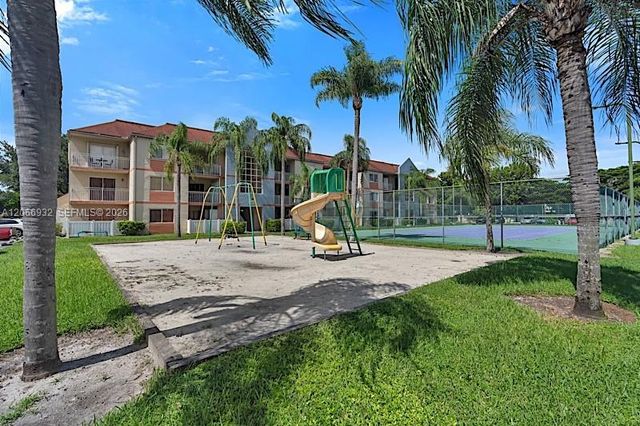 18830 NW 57th Avenue 304, Hialeah, FL 33015