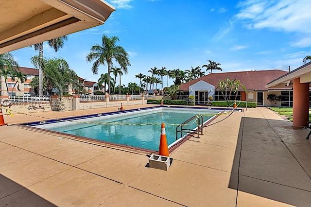 18830 NW 57th Avenue 304, Hialeah, FL 33015