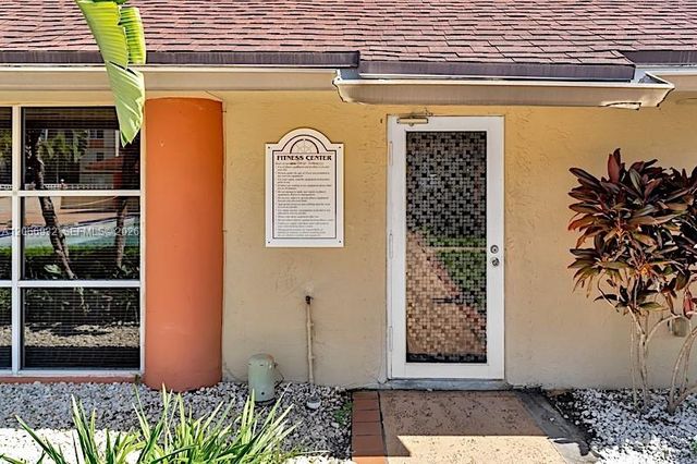 18830 NW 57th Avenue 304, Hialeah, FL 33015