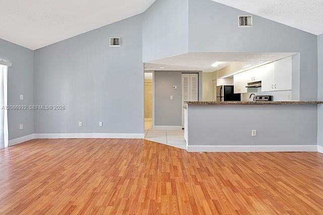 18830 NW 57th Avenue 304, Hialeah, FL 33015