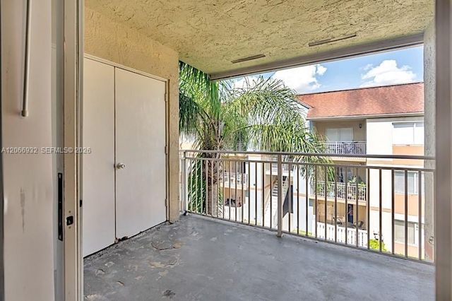 18830 NW 57th Avenue 304, Hialeah, FL 33015