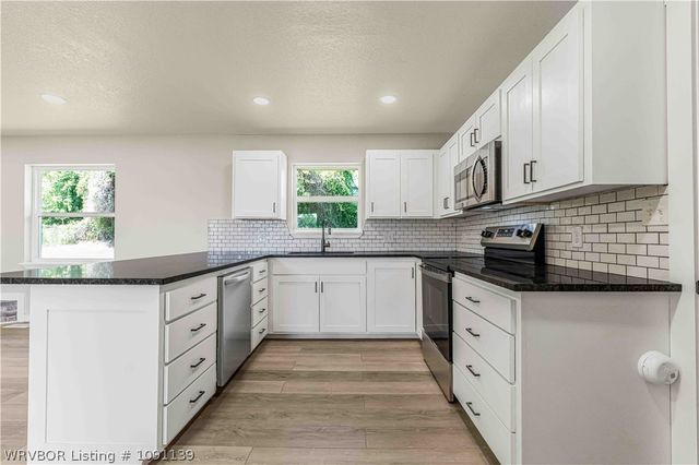 1205 N 11th Street, Van Buren, AR 72956