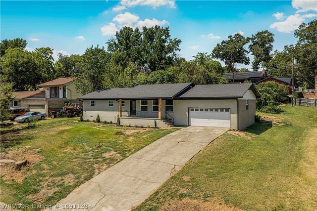 1205 N 11th Street, Van Buren, AR 72956