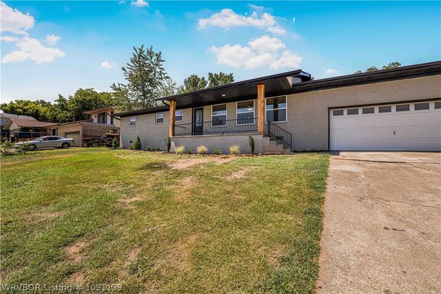 1205 N 11th Street, Van Buren, AR 72956