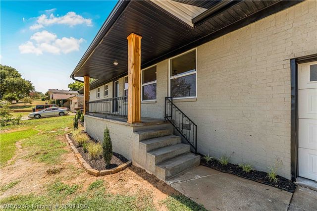 1205 N 11th Street, Van Buren, AR 72956