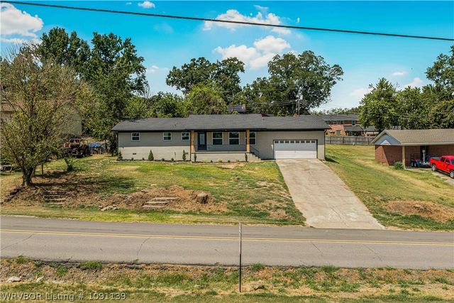 1205 N 11th Street, Van Buren, AR 72956