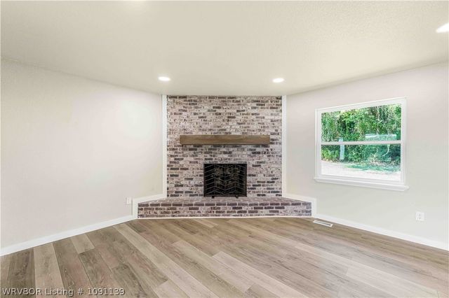 1205 N 11th Street, Van Buren, AR 72956