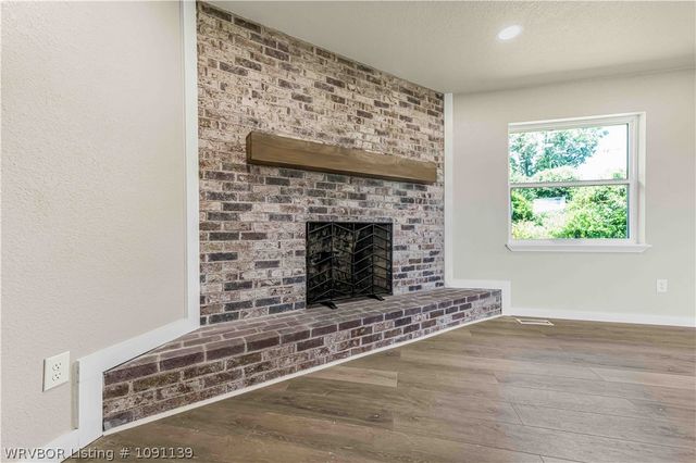 1205 N 11th Street, Van Buren, AR 72956