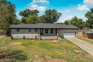 1205 N 11th Street, Van Buren, AR 72956