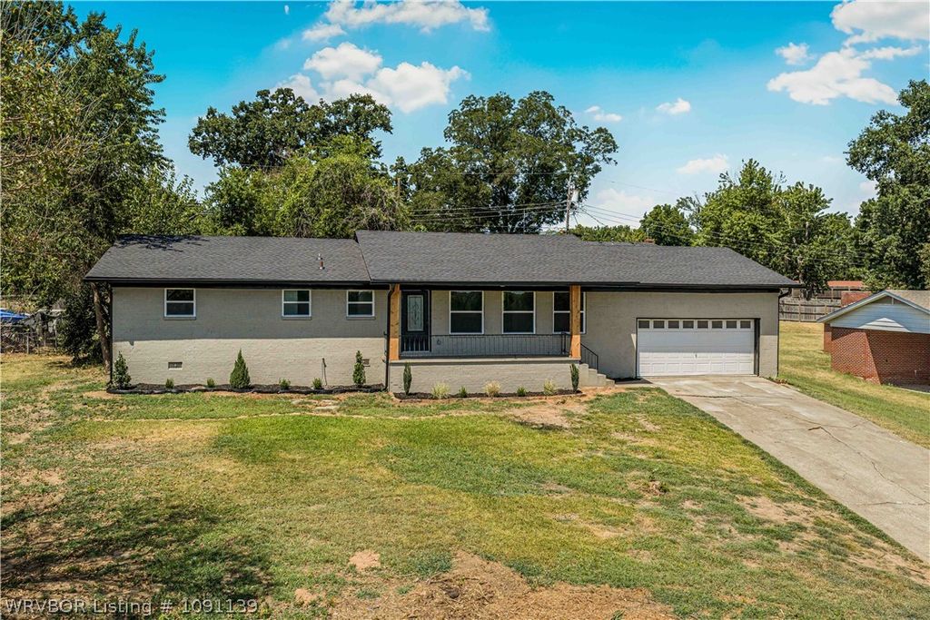 1205 N 11th Street, Van Buren, AR 72956