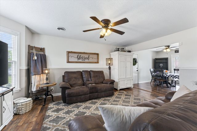 118 Greenland Farms Dr, Clarksville, TN 37040