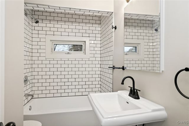 5082 Bay View Road, Hamburg, NY 14075