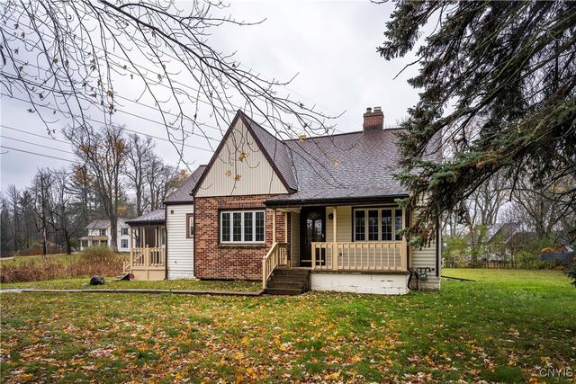 5082 Bay View Road, Hamburg, NY 14075