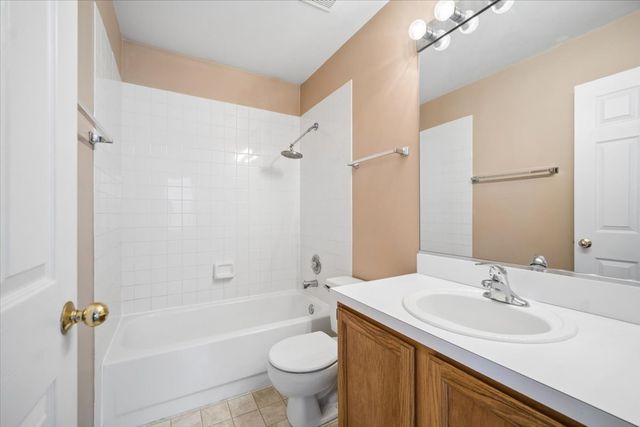 1987 Silver Lake Road, Arlington Heights, IL 60004