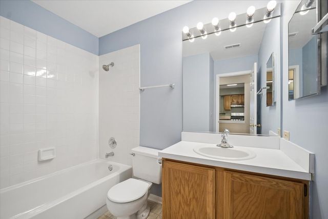 1987 Silver Lake Road, Arlington Heights, IL 60004