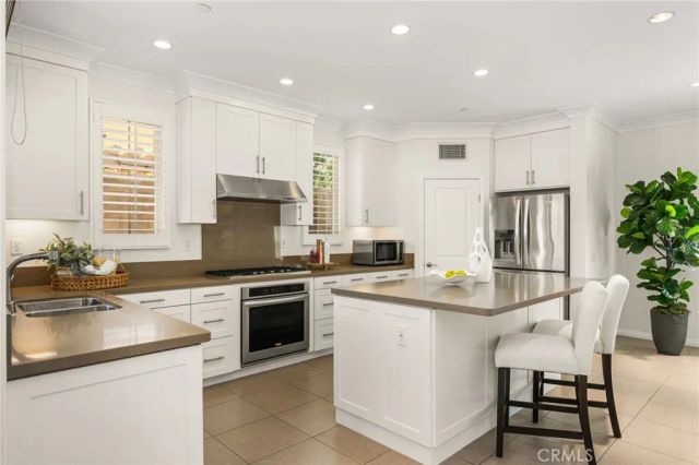 61 Cactus Flower, Irvine, CA 92620