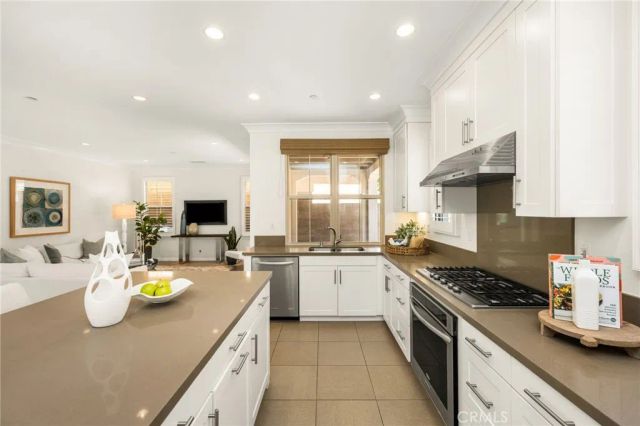 61 Cactus Flower, Irvine, CA 92620