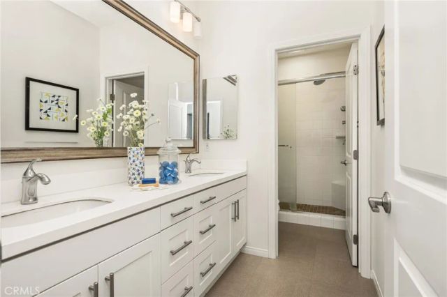 61 Cactus Flower, Irvine, CA 92620