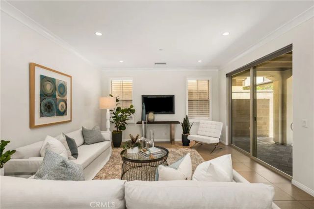61 Cactus Flower, Irvine, CA 92620