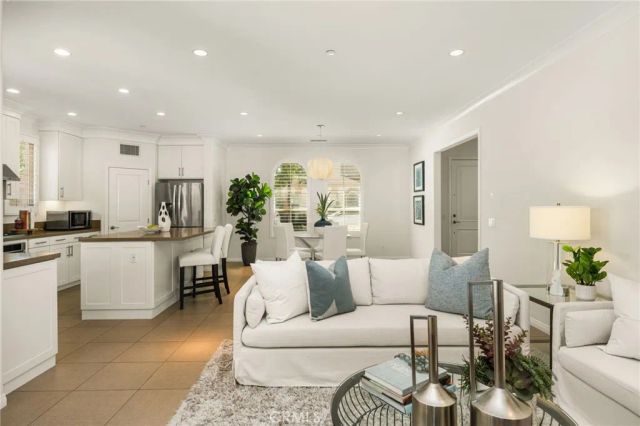 61 Cactus Flower, Irvine, CA 92620