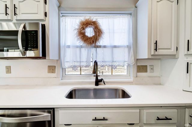 704 Oaktree Court, Fort Wayne, IN 46845