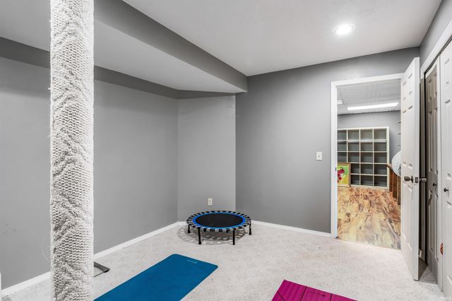 704 Oaktree Court, Fort Wayne, IN 46845