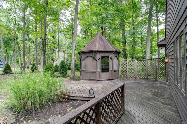 704 Oaktree Court, Fort Wayne, IN 46845