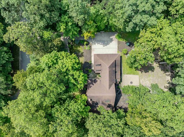 704 Oaktree Court, Fort Wayne, IN 46845