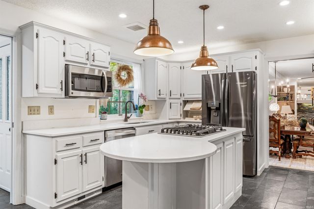 704 Oaktree Court, Fort Wayne, IN 46845