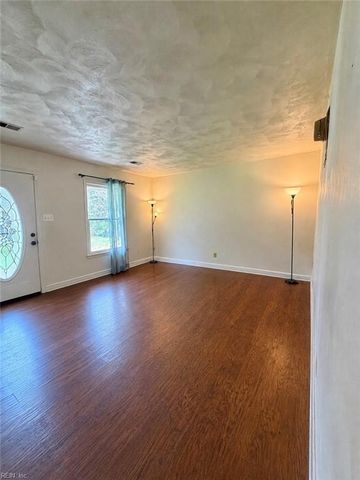 1314 Lawson Cir, Suffolk, VA 23434